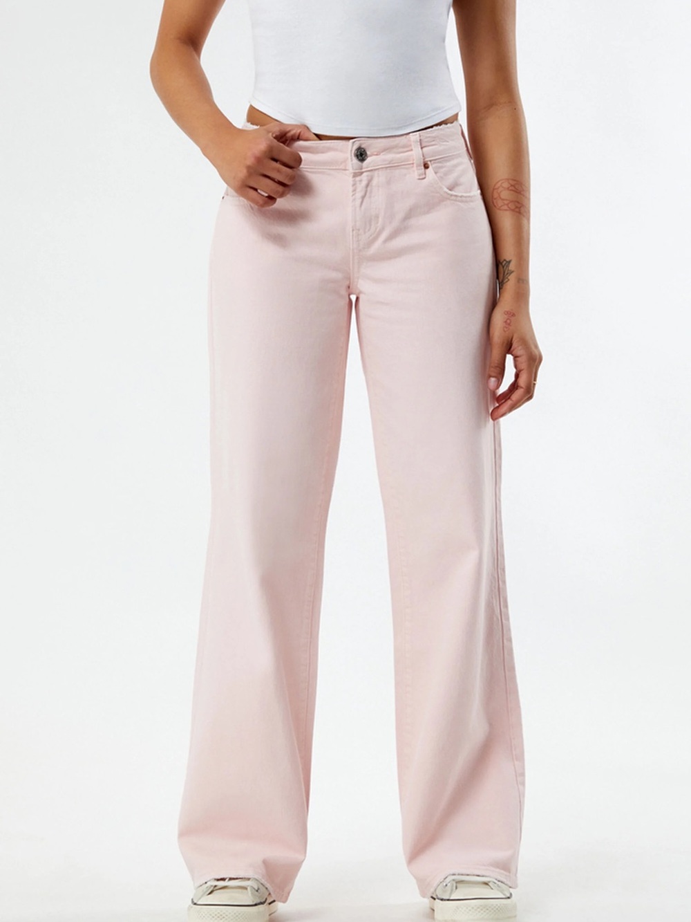 Pacsun NWT Low-Rise Wide Leg Jeans in Light Pink — Size 23 (XXS)